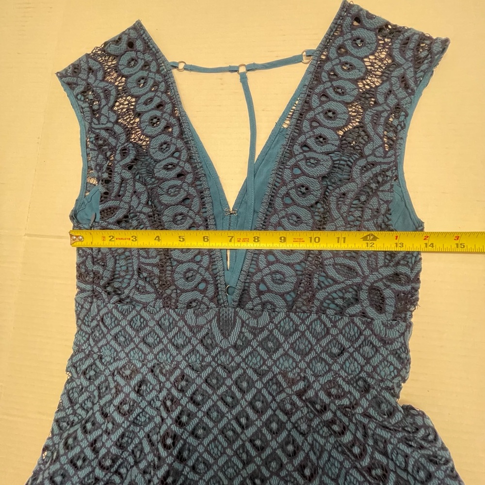 Free People One Million Lovers Lace Mini Dress V-Neckline Blue Sz 2 - Picture 12 of 16